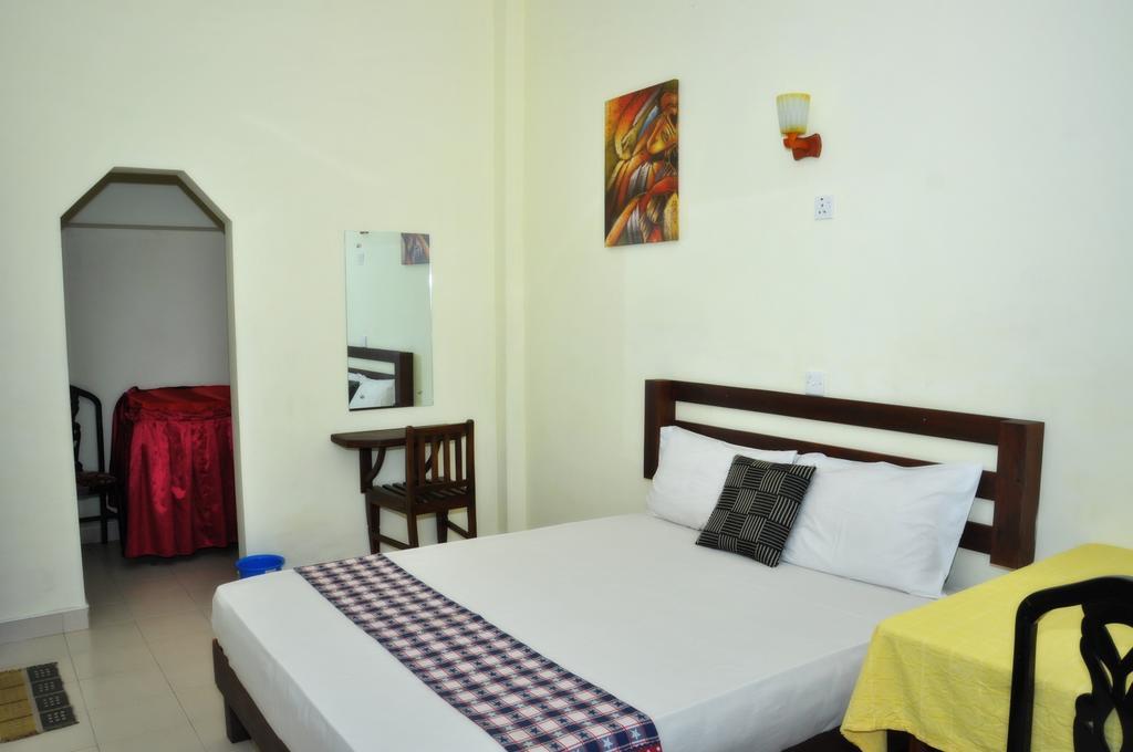 Blumarine Guest House Негомбо Номер фото