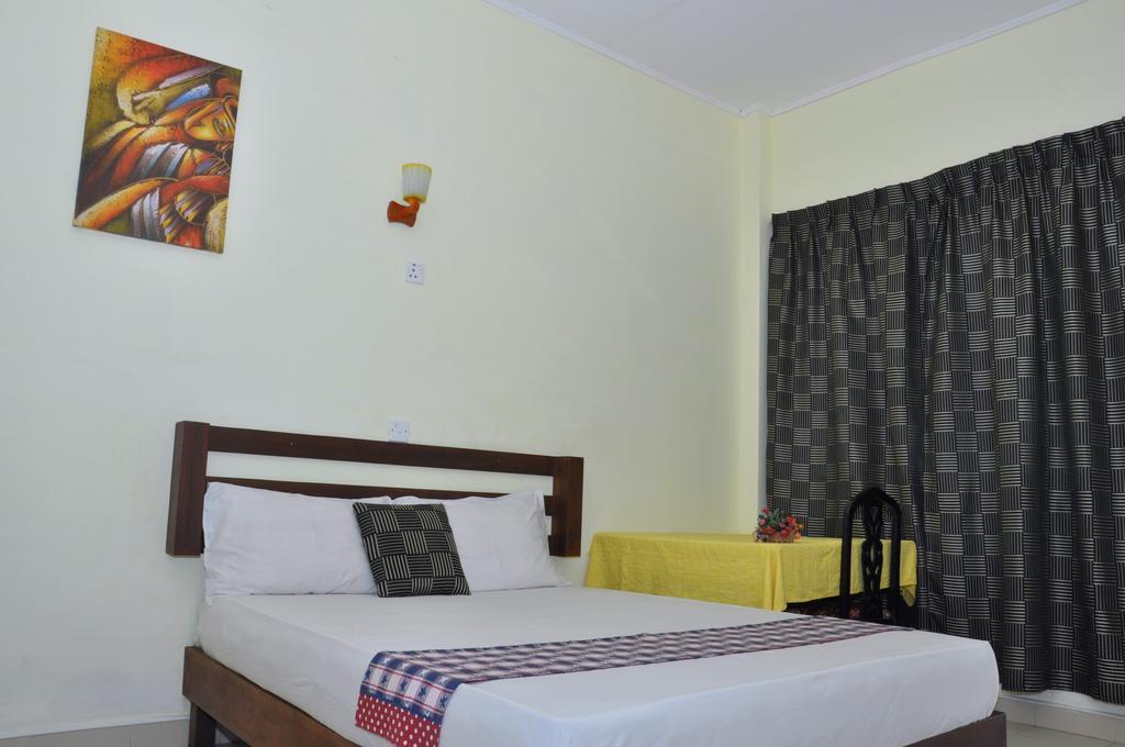 Blumarine Guest House Негомбо Номер фото