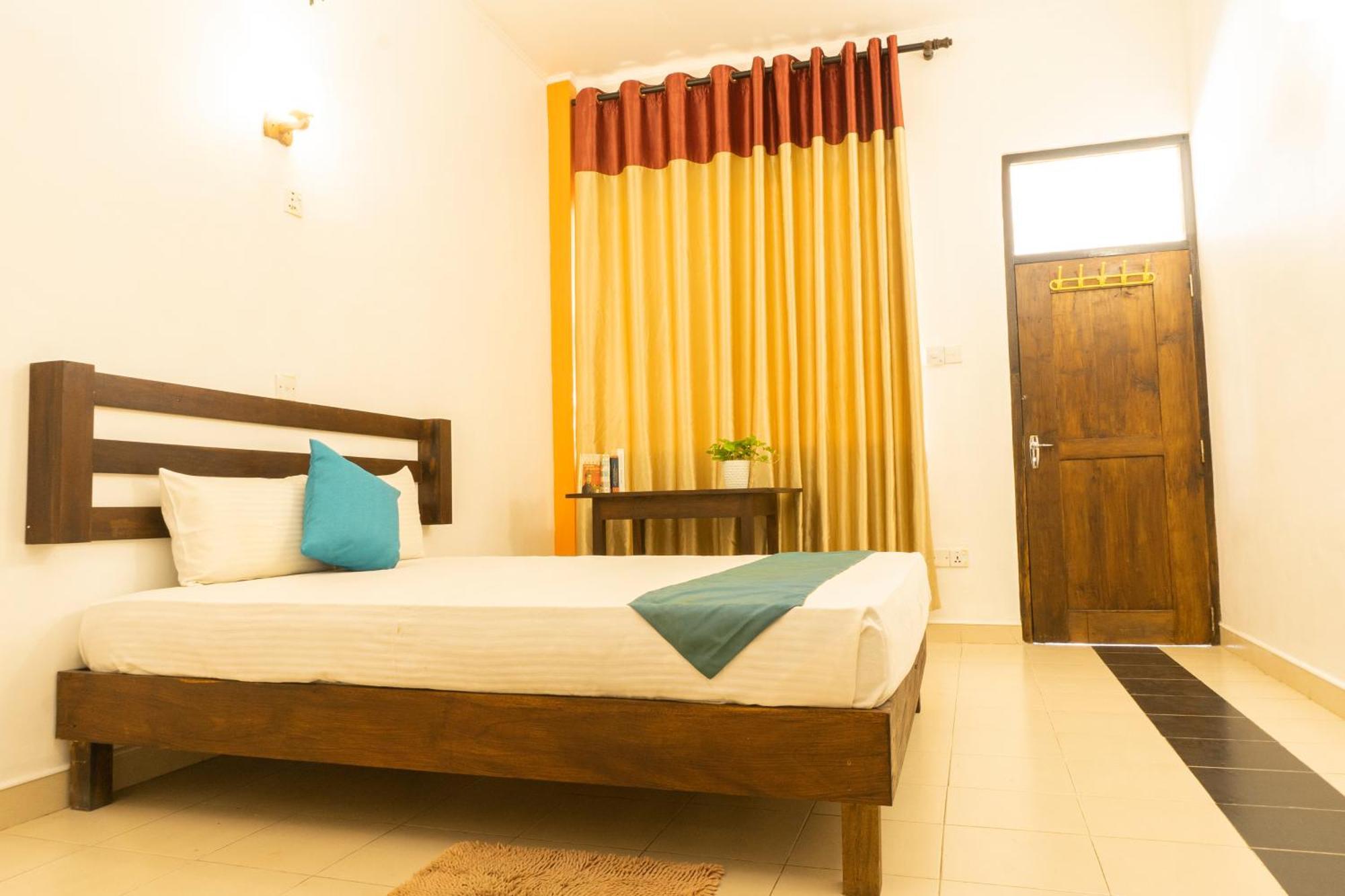 Blumarine Guest House Негомбо Номер фото