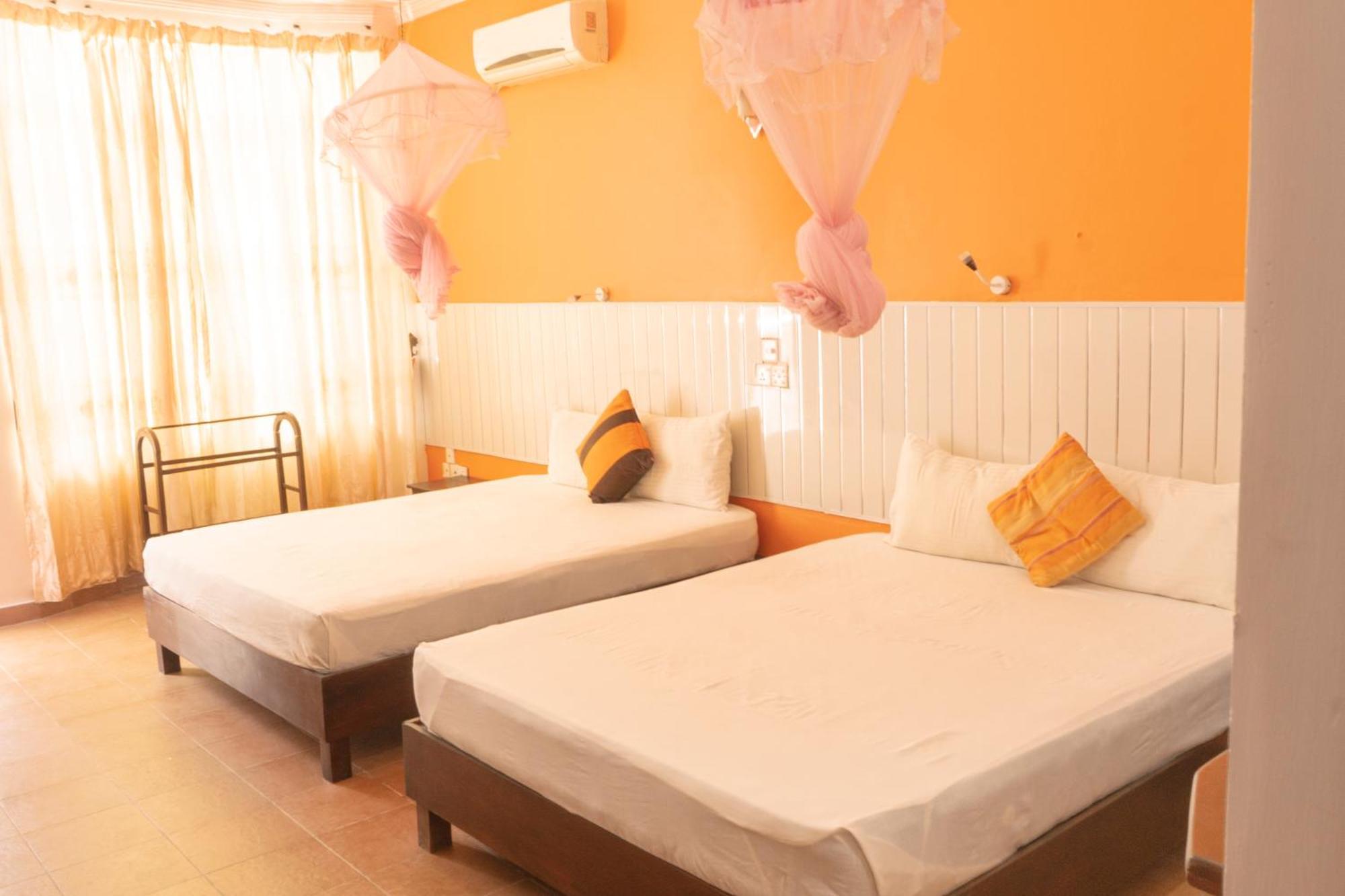 Blumarine Guest House Негомбо Экстерьер фото