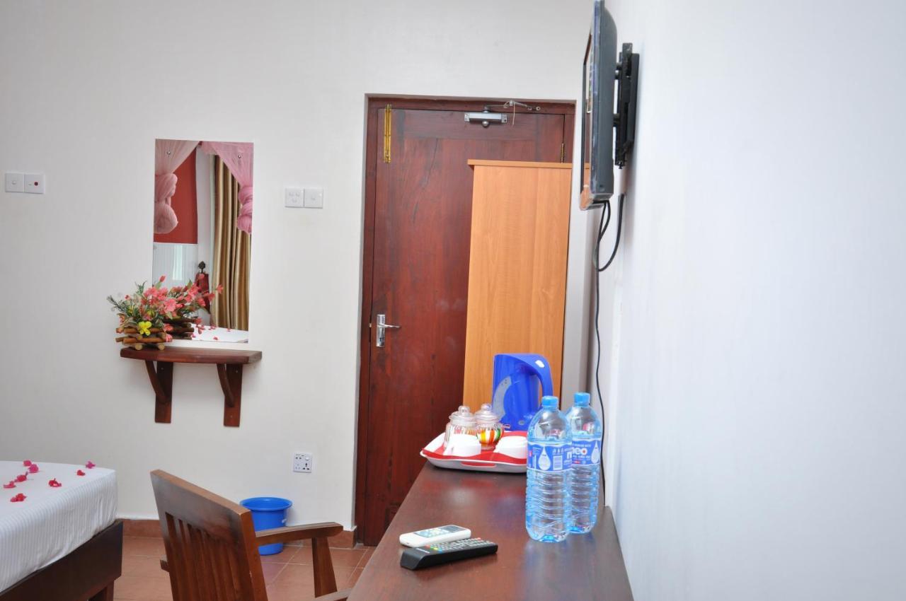 Blumarine Guest House Негомбо Экстерьер фото