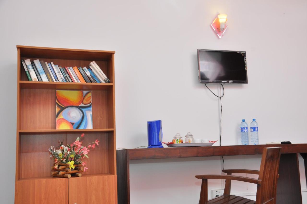 Blumarine Guest House Негомбо Экстерьер фото